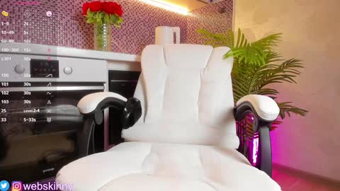 Snapshot of _top_skinny chatting on January 31, 3:09 am Julia online show from January 31, 3:09 am