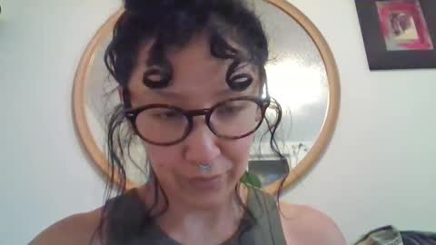 Snapshot of _tutti_frutti_ chatting on September 13, 6:35 am _tutti_frutti_ online show from September 13, 6:35 am