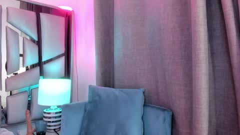 _valeria_saenz_ online show from April 11, 7:56 am