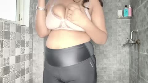 Snapshot of _vanshika_0 chatting on November 1, 11:45 am _vanshika_0 online show from November 1, 11:45 am