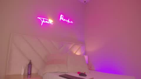 _wendy_x online show from October 21, 11:33 am