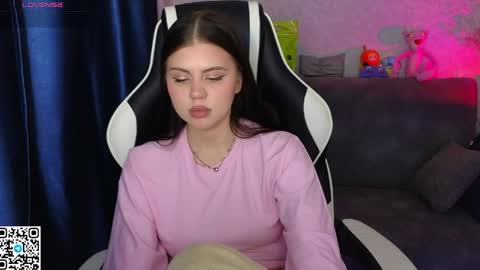 Fiona and Wayne online show from April 11, 2:21 pm