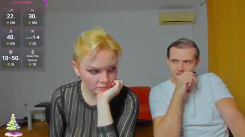 Snapshot of _yourpleasure_ chatting on December 23, 4:50 pm Candice and Mark online show from December 23, 4:50 pm