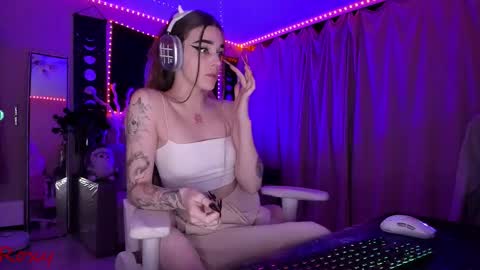 Roxy online show from December 3, 9:46 pm