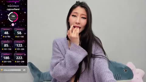 Snapshot of _yuriko chatting on December 4, 12:42 am Mia online show from December 4, 12:42 am