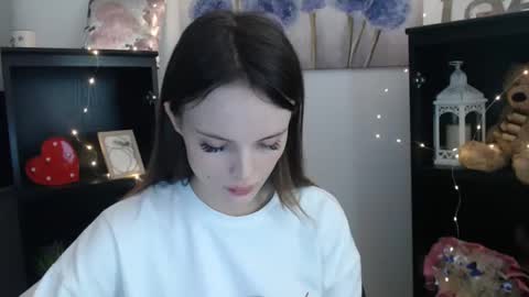 a_ariella_ online show from September 24, 12:30 pm