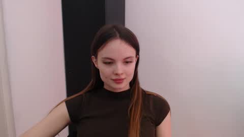 a_ariella_ online show from September 28, 12:21 pm