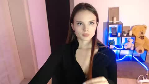 a_ariella_ online show from November 5, 1:33 pm