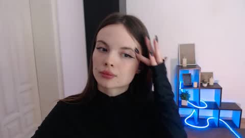 a_ariella_ online show from January 13, 2:55 pm