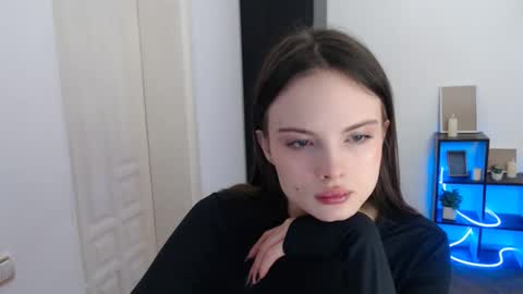 a_ariella_ online show from January 19, 1:37 pm