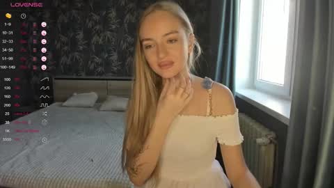 Snapshot of a_delina chatting on September 30, 7:57 am Adelina online show from September 30, 7:57 am