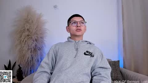 a_lejandro_0_8 online show from April 6, 1:03 am