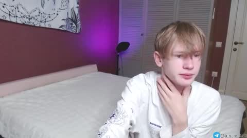 Kris Michael online show from September 12, 4:07 pm