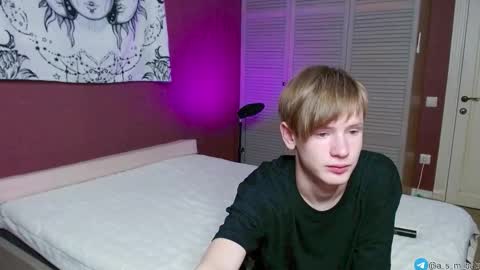 Kris Michael online show from September 19, 2:51 pm