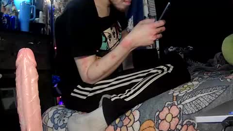 Snapshot of a_twinkie chatting on November 18, 1:44 am Chris online show from November 18, 1:44 am