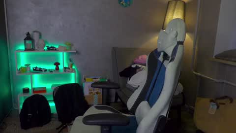 Alex online show from February 2, 4:59 am