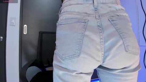 Snapshot of aandreamartinez1 chatting on October 21, 3:07 am andrea online show from October 21, 3:07 am