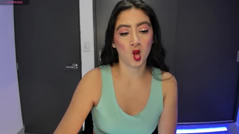 Snapshot of aandreamartinez1 chatting on November 18, 12:16 am andrea online show from November 18, 12:16 am