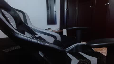 Snapshot of aarman_bannana chatting on February 14, 2:07 am aarman online show from February 14, 2:07 am