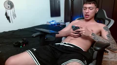 Snapshot of aarman_bannana chatting on November 6, 3:51 am aarman online show from November 6, 3:51 am