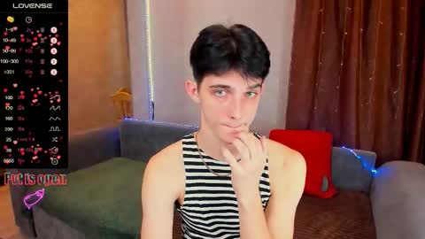 Snapshot of aaron_bang chatting on November 14, 5:17 am Aaron Bang online show from November 14, 5:17 am