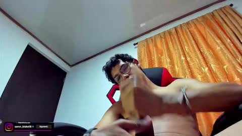 Snapshot of aaron_blake08 chatting on March 4, 6:03 pm Aaron Blake08 online show from March 4, 6:03 pm