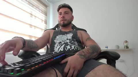 Aaron Coltten online show from December 3, 5:33 pm