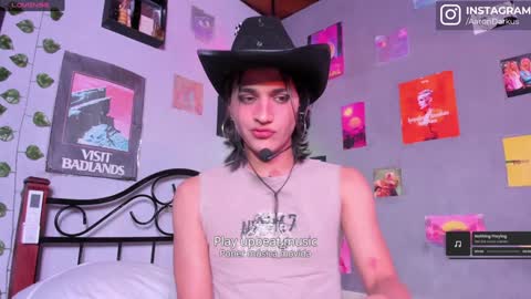 Snapshot of aaron_darkus chatting on January 8, 6:52 am Aaron online show from January 8, 6:52 am