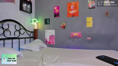 Snapshot of aaron_darkus chatting on January 28, 11:07 pm Aaron online show from January 28, 11:07 pm