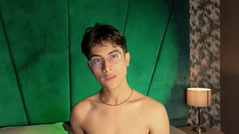 Aaron Ezequiel online show from October 14, 9:59 pm