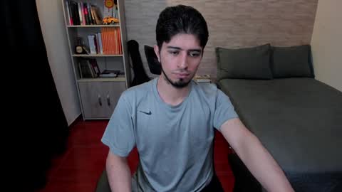 Snapshot of aaron_paul_ chatting on January 15, 8:26 pm Aaron online show from January 15, 8:26 pm