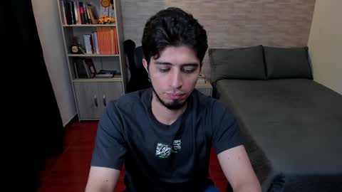 Snapshot of aaron_paul_ chatting on January 27, 12:33 am Aaron online show from January 27, 12:33 am