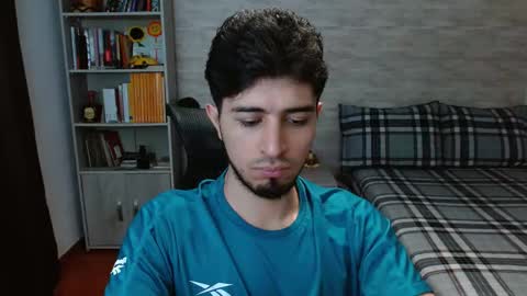 Snapshot of aaron_paul_ chatting on October 28, 7:05 pm Aaron online show from October 28, 7:05 pm