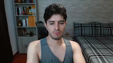 Snapshot of aaron_paul_ chatting on November 5, 7:47 pm Aaron online show from November 5, 7:47 pm