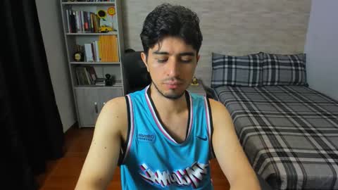 Snapshot of aaron_paul_ chatting on November 14, 5:55 pm Aaron online show from November 14, 5:55 pm