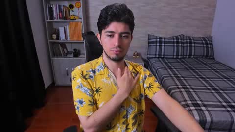 Snapshot of aaron_paul_ chatting on November 19, 5:02 pm Aaron online show from November 19, 5:02 pm