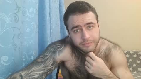 Snapshot of aaron_royal chatting on February 16, 6:32 pm Davin tayl online show from February 16, 6:32 pm