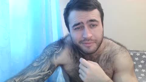 Snapshot of aaron_royal chatting on March 6, 5:14 am Davin tayl online show from March 6, 5:14 am