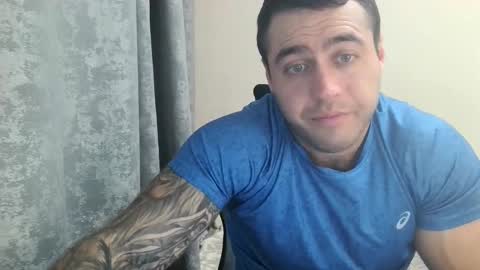 Snapshot of aaron_royal chatting on September 15, 3:01 pm Davin tayl online show from September 15, 3:01 pm