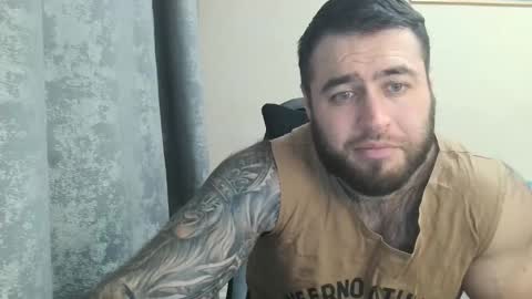 Snapshot of aaron_royal chatting on November 1, 4:42 pm Davin tayl online show from November 1, 4:42 pm