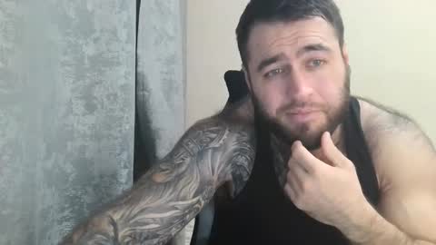 Snapshot of aaron_royal chatting on November 2, 5:04 pm Davin tayl online show from November 2, 5:04 pm