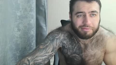 Snapshot of aaron_royal chatting on November 8, 4:01 am Davin tayl online show from November 8, 4:01 am