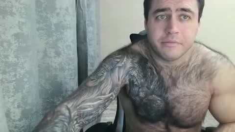 Snapshot of aaron_royal chatting on November 25, 4:29 pm Davin tayl online show from November 25, 4:29 pm