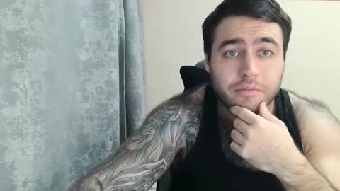 Snapshot of aaron_royal chatting on December 2, 4:46 pm Davin tayl online show from December 2, 4:46 pm