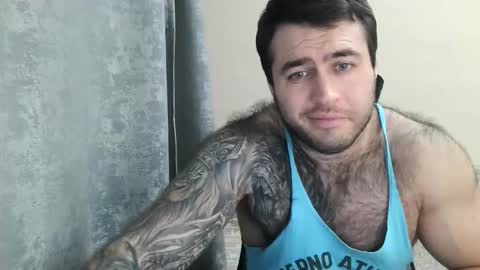 Snapshot of aaron_royal chatting on December 3, 4:16 pm Davin tayl online show from December 3, 4:16 pm