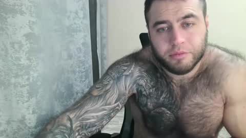 Snapshot of aaron_royal chatting on December 14, 4:45 pm Davin tayl online show from December 14, 4:45 pm