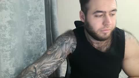 Snapshot of aaron_royal chatting on December 17, 5:19 pm Davin tayl online show from December 17, 5:19 pm