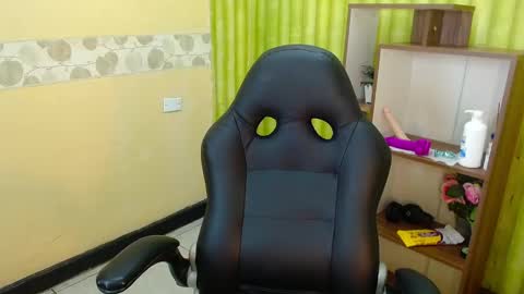 im NiallDun online show from December 6, 9:43 am