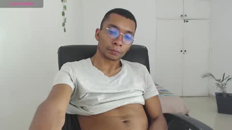 Snapshot of aaronblack1_ chatting on January 22, 2:04 am Heyy my name is Aaron online show from January 22, 2:04 am