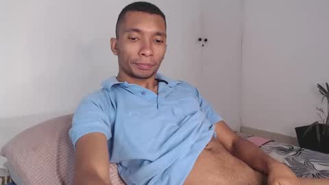 Snapshot of aaronblack1_ chatting on February 18, 10:16 am Heyy my name is Aaron online show from February 18, 10:16 am